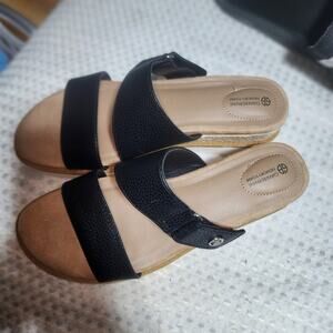 GIANNI BERNINI EUC WOMENS SZ 8.5 BRYERR FAUX LEATHER COMFORT SANDALS SHOES